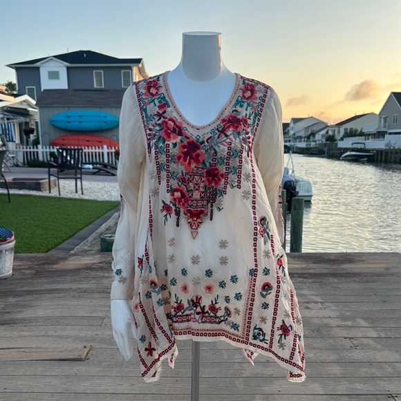 Johnny Was Tops - NWT~Johnny Was White and Red Asymmetrical Embellished Tunic